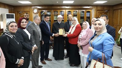 جامعة الأزهر تكرم خريجي المدرسة الصيفية لسفراء المناخ