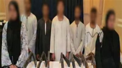 بعد تداول فيديو البنادق الآلية في حفل زفاف بقنا.. الداخلية تضبط 7 أشخاص بينهم سيدتان