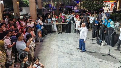 شارع الفن بأسوان يواصل جذب الجماهير بعروضه الصيفية
