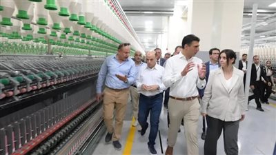 وزير الصناعة: شركة مصر للغزل والنسيج تعد عماد صناعة النسيج الوطنية 