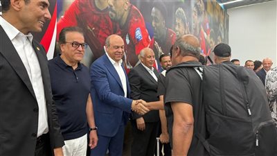 وزراء الطيران المدني والشباب والرياضة والصحة والسكان يستقبلون بعثة المنتخب الوطني الأول لكرة القدم بمطار العلمين الدولي 