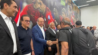 وزراء يستقبلون بعثة منتخب مصر بمطار العلمين الدولي