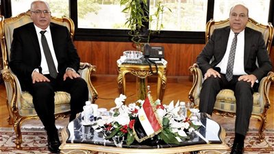 وزير الطيران يبحث تعزيز التعاون مع المنظمة العربية للطيران المدني