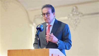 وزير الصحة يستعرض خطة تطوير المنظومة الصحية بحزب حماة وطن