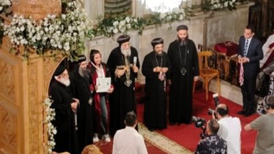 البابا تواضروس الثاني يكرّم أوائل الشهادة الإعدادية من أبناء كنائس الإسكندرية