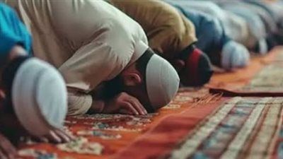 من الفجر إلى العشاء.. تعرف على أوقات الصلاة في مدنك المفضلة اليوم