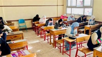 ماراثون الثانوية العامة: الأحياء والرياضيات على طاولة الاختبار