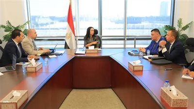 وزيرة التضامن تتابع التقرير السنوي لصندوق دعم مشروعات الجمعيات والمؤسسات الأهلية