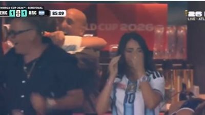 الحسناء الأرجنتينية لم تتمالك نفسها: ميسي يصنع المعجزات في مونديال 2026 (شاهد رد فعلها)