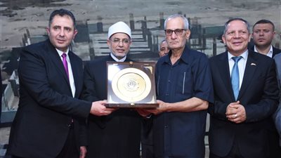 رئيس جامعة الأزهر يكرم الدكتور حبيب أبو جمعة بدمياط