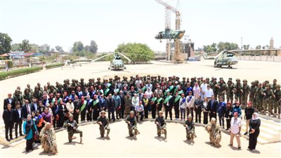 جامعة القاهرة تنظم زيارة ميدانية لطلابها إلى قيادة قوات المظلات لتعزيز الوعي الوطني