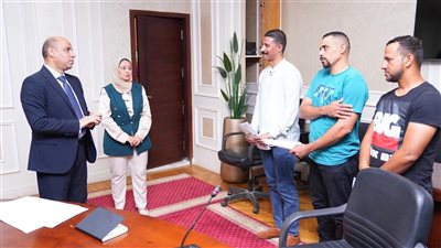 وزير العمل يسلم عقود تشغيل جديدة للشباب للعمل في لبنان