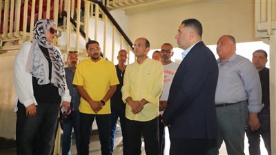 محافظ دمياط يتفقد الصالة الرياضية المغطاة برأس البر