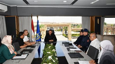 محافظ أسوان يتابع تطوير موقف دراو واستكمال مبنى الحماية المدنية