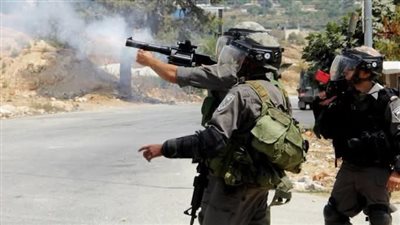 إصابة أربعة فلسطينيين واعتقال سبعة خلال اقتحامات بالضفة الغربية