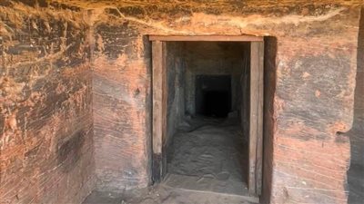 اكتشاف أثري جديد بسقارة.. الكشف عن ثلاث مقابر صخرية من عصر الدولة الحديثة بجبانة البوباسطيون