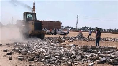 إزالة 4 حالات تعدٍ على الأراضي بمركز الحسينية في الشرقية.. تنفيذ قرارات الإزالة على مساحة 620 مترًا