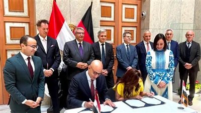 وزير التعليم يوقع في برلين بروتوكول تعاون مع مؤسسة ساويرس للتنمية