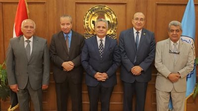 جامعة السويس تجري مقابلات المرشحين لمنصب عميد كلية التربية وسط تأكيد على الشفافية