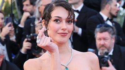 تفاعل النجمة التركية ديلان تشيتشك دينيز مع أنباء انتقال محمد صلاح إلى نادي بشكتاش