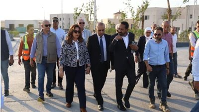 وزيرة التنمية المحلية والبيئة تتفقد المدينة المتكاملة لمعالجة المخلفات بالعاشر من رمضان (صور)