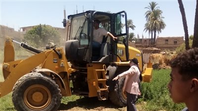 تنفيذًا لتوجيهات محافظ قنا.. إزالة 12 حالة تعدٍ على أملاك الدولة  
