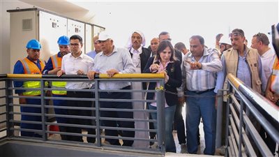 وزيرة الإسكان ومحافظ مطروح يتابعان كفاءة تشغيل رافع «ابني بيتك»
