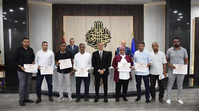 محافظ أسوان يكرم المتميزين في تحصيل الإيرادات العامة