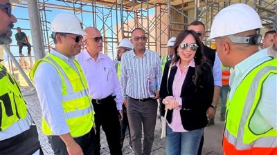 وزيرة الإسكان تتفقد مشروع تطوير علم الروم بمطروح