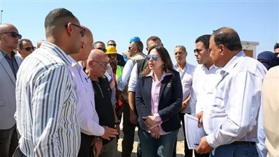وزيرة الإسكان تتفقد محطة معالجة الصرف الصحي بمدينة مرسى مطروح