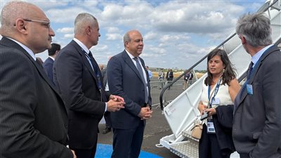 وزير الطيران يبحث مع «إيرباص» مستجدات تسليم طائرات A350 لمصر للطيران