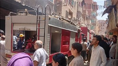حريق هائل يلتهم فرنًا و3 منازل ومحلًا تجاريًا في المنيا.. والأهالي يخوضون معركة لساعتين لإخماد النيران