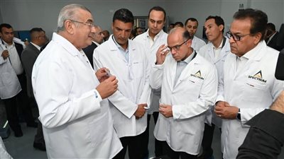 وزير الصناعة يفتتح أول مصنع للاختبارات التشخيصية السريعة