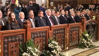 وزير التنمية المحلية يهنئ البابا تواضروس الثاني بعيد القيامة المجيد