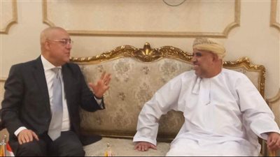 وزير الإسكان يستقبل نظيره العماني والوفد المرافق له بمطار القاهرة الدولي فى مستهل زيارته لمصر