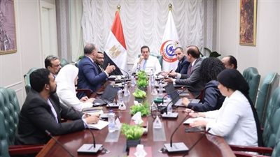 وزير الصحة يتابع الموقف التنفيذي لتحقيق ربط التطبيقات الخاصة بكافة قطاعات الوزارة