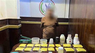 ضبط عاطل يصنع مواد مخدرة وبحوزته 12 كيلوجراما من 