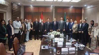 محافظ القليوبية ورئيس جامعة بنها يشهدان تسلم دليل تنفيذ الهوية البصرية للمحافظة 