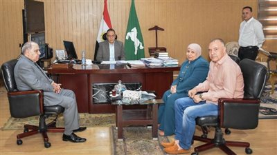 محافظ الشرقية يلتقي وكيل مديرية التموين الجديد بمكتبه بالديوان العام
