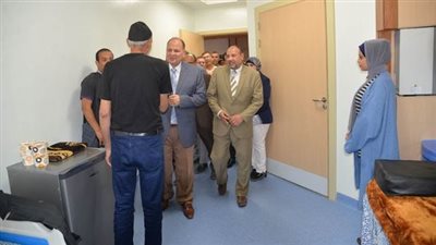 محافظ أسيوط يزور مصابي غزة بفرع مستشفى جامعة الأزهر