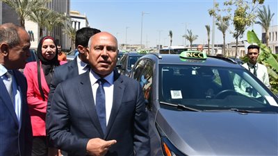 وزير الصناعة يبحث مع محافظ ومستثمري الإسكندرية تحديات المصنعين وحلول دعم الاستثمار