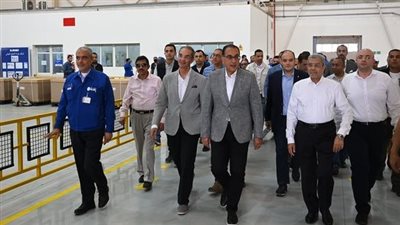 رئيس الوزراء يبدأ جولتة في بني سويف بتفقد مجمع مصانع مجموعة العربي