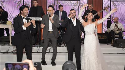مصطفى قمر يبهج الحضور فى فرح ابنه سامح يسرى..بالصور