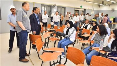 محافظ أسيوط يتفقد امتحانات العملى لطلاب الكلية المصرية الالمانية للتكنولوجيا