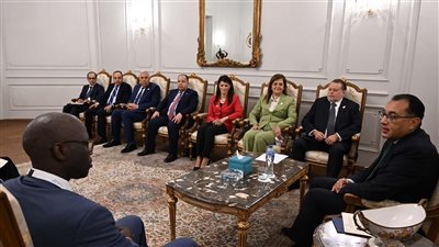 رئيس الوزراء يستعرض ملفات التعاون المشتركة مع نائب رئيس مجموعة البنك الدولي