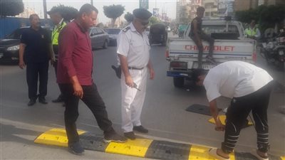 تركيب مطبات صناعية بعدد من شوارع زفتي للحد من الحوادث | صور 