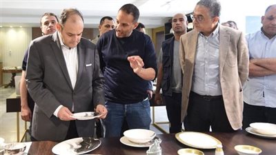 وزير التجارة يزور مصانع الشركة المصرية الألمانية لصناعة البورسلين