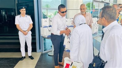 وزير النقل يتابع انطلاق أول أفواج الحج البري من ميناء نويبع البحري