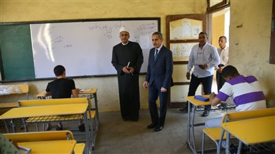 محافظ الغربية يتابع أداء الطلاب في أول أيام امتحانات الشهادة الثانوية الأزهرية