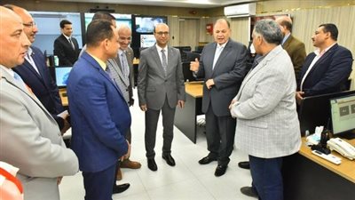 محافظ أسيوط ورئيس الجامعة يتفقدان سير العمل بمركز سيطرة الشبكة الوطنية للطوارىء